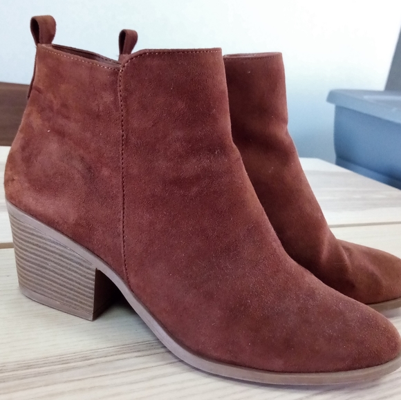 ☕2/$30 Suede booties - Picture 2 of 2